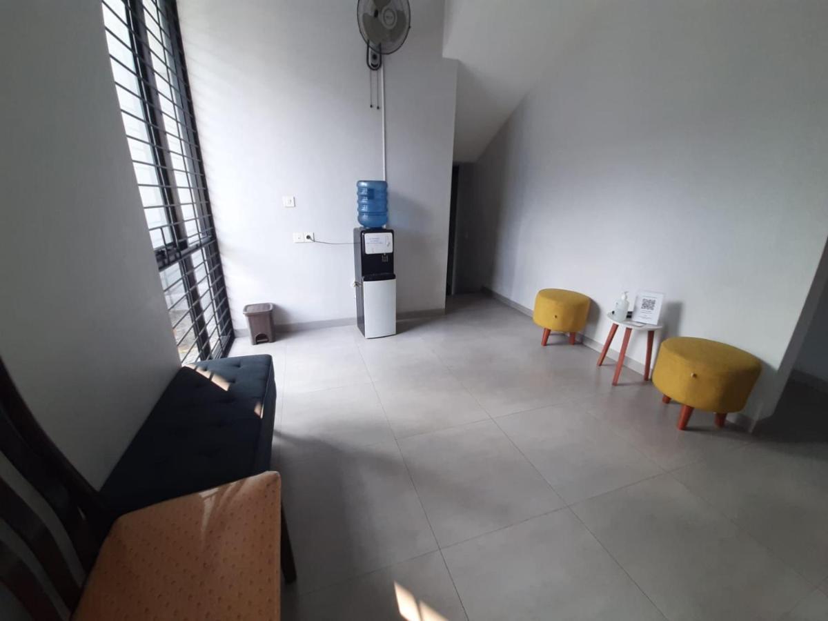 Hotel Oyo Life 92770 Cozy Puri 22 Giacarta Esterno foto